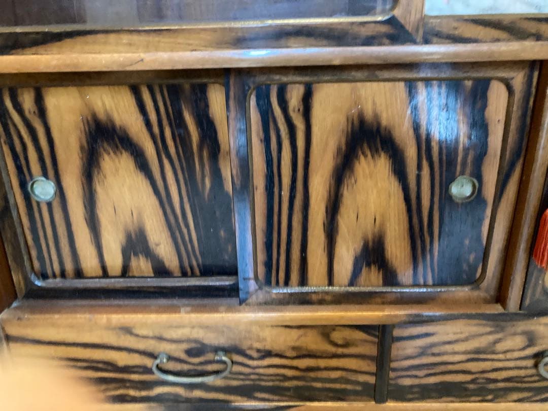 骨董の小さな可愛い飾り棚箪笥