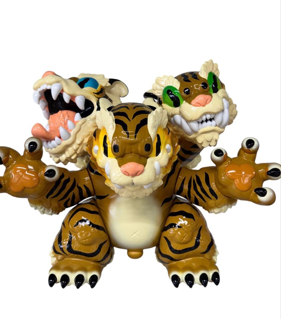 GRAPE BRAIN × STRANGECAT TOYS 三面猛虎 コショウ