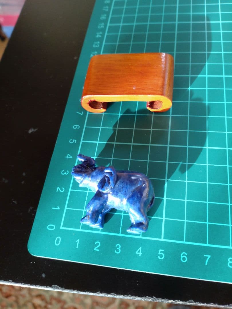 ラピス（瑠璃）の象の置物