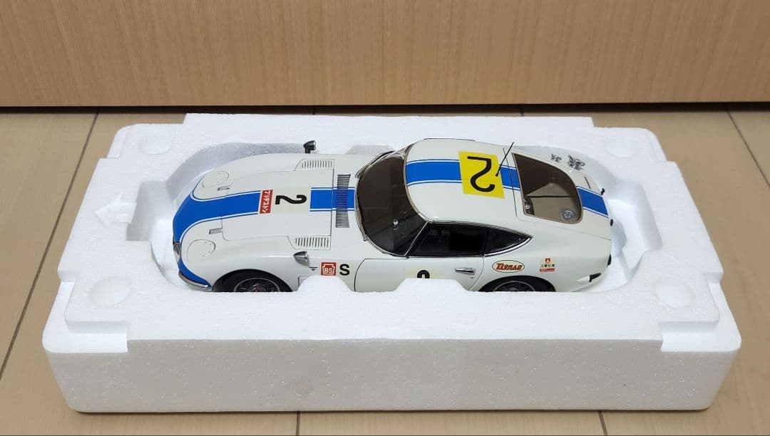 オートアート1/18トヨタ2000GT