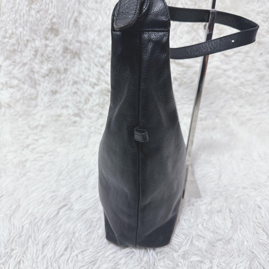 IL BISONTE イルビゾンテ　ハーフムーン　ショルダーバッグ　ブラック