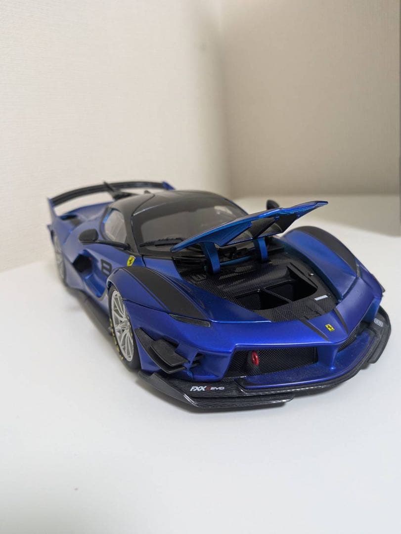トミカプレゼンツ ブラーゴ シグネチャーシリーズ 1:18 FXX-K EVO
