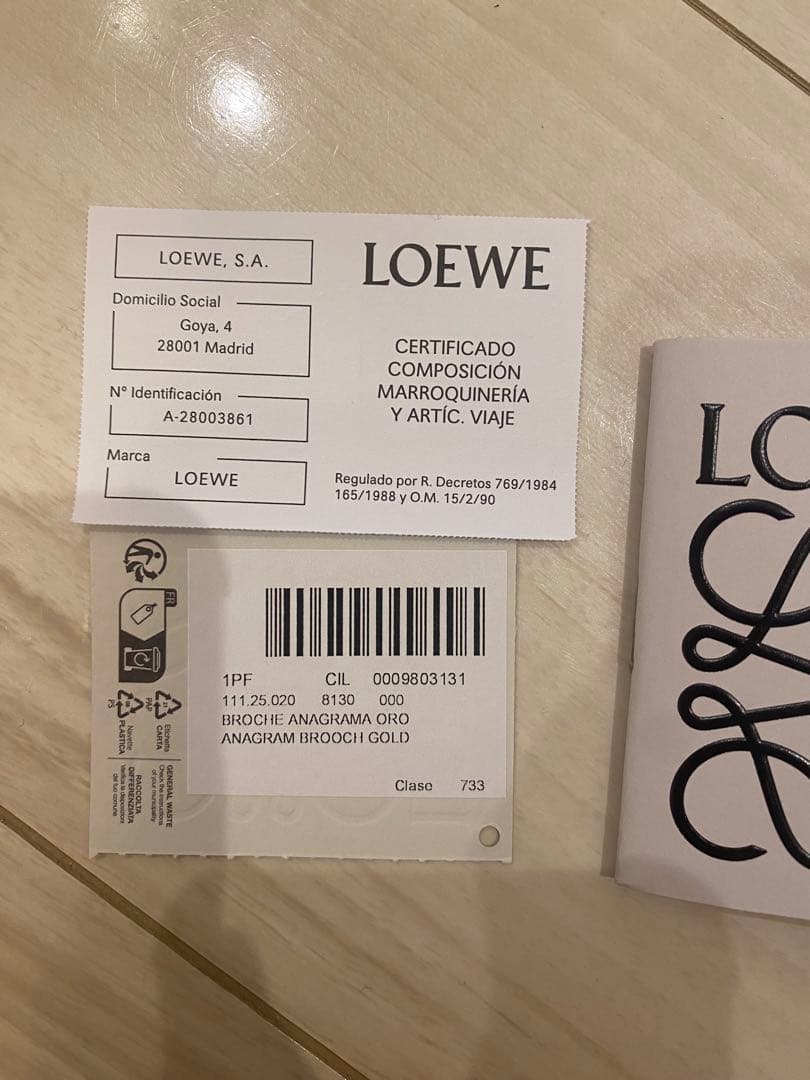 LOEWE ゴールド リボンブローチ