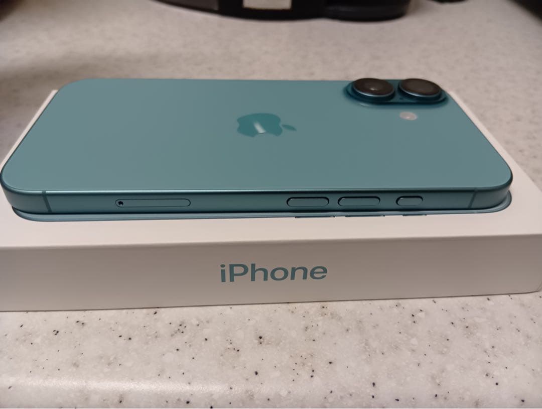 Apple iPhone 16 本体 128GB ティール