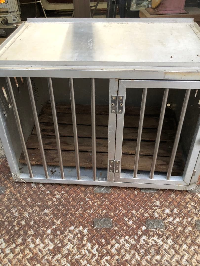 アルミ製犬用ケージ 通気孔付き