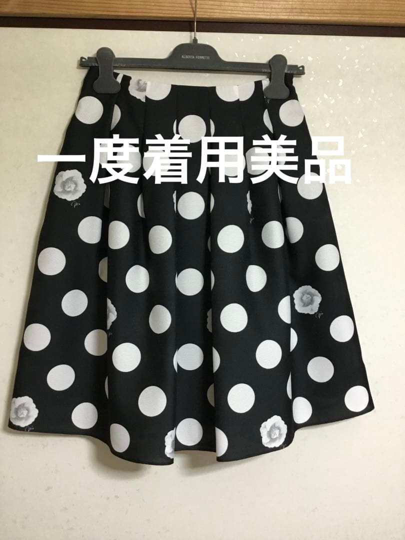☆一度着用美品フレアスカート 黒と白の水玉模様