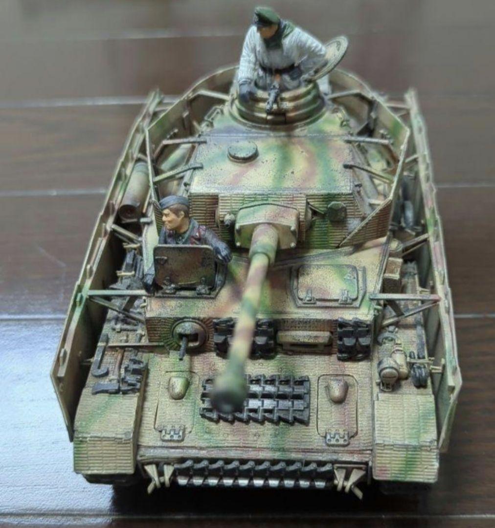 タミヤプラモデル ①Ⅳ号戦車H型1完成品 ②タイガーⅠ後期生産型完成品