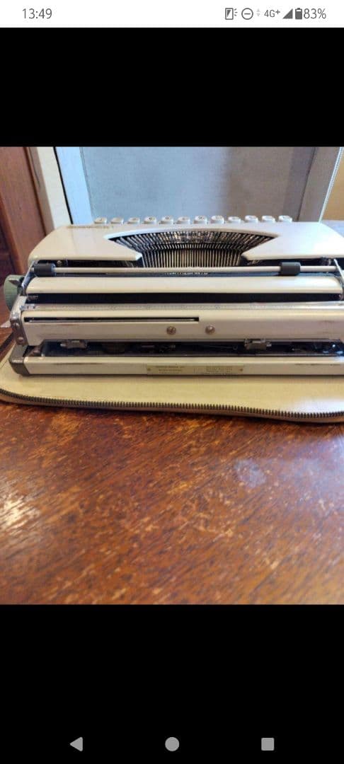 70年代ヴィンテージ！　OLYMPIA社製タイプライター　希少品