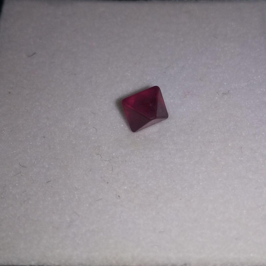 レッドスピネル 原石 0.8ct