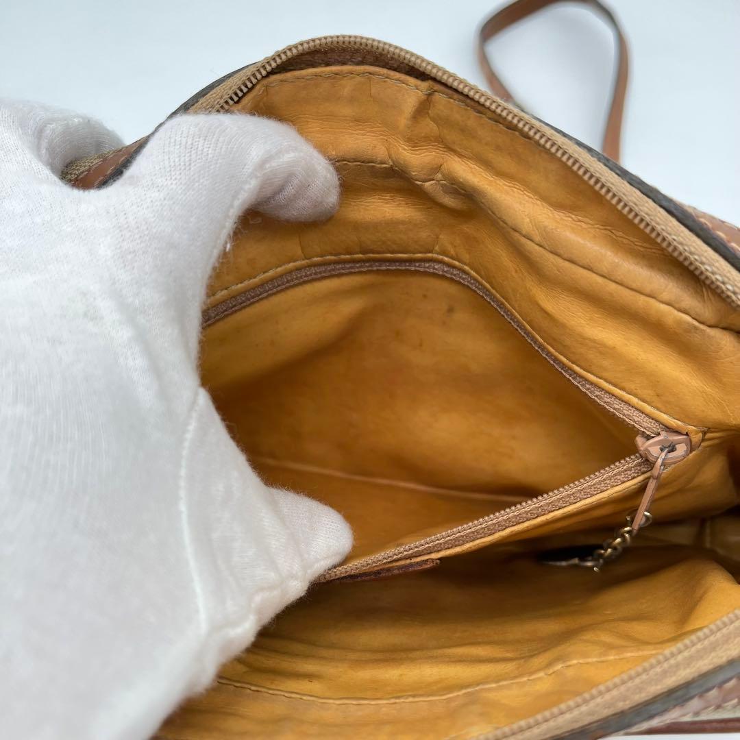 CELINE ショルダーバッグ 斜めがけ ホワイトマカダム柄 ゴールド金具