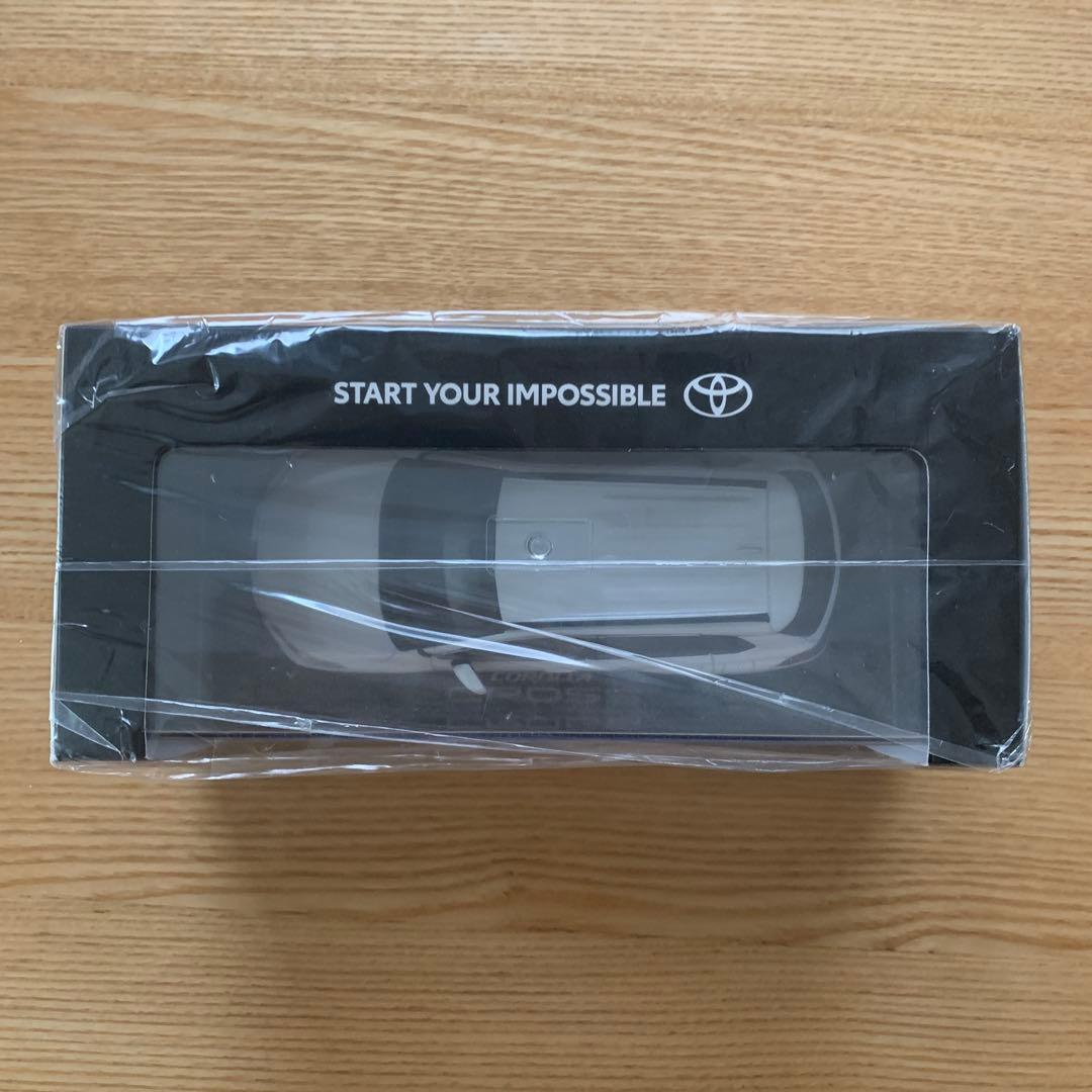 トヨタ COROLLA CROSS ミニカー　プラチナホワイトパールマイカ