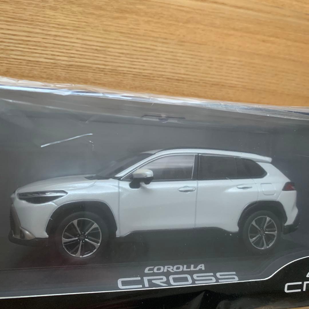 トヨタ COROLLA CROSS ミニカー　プラチナホワイトパールマイカ