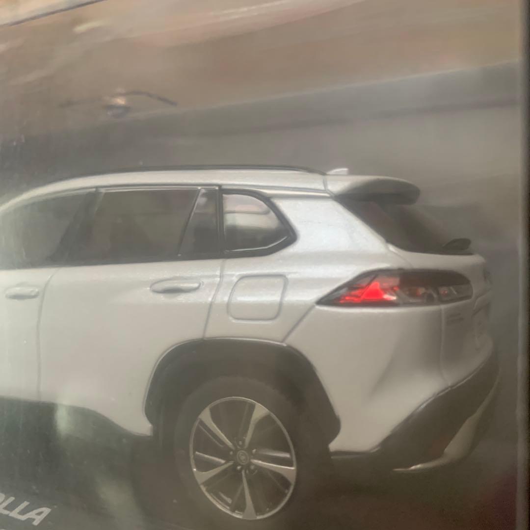 トヨタ COROLLA CROSS ミニカー　プラチナホワイトパールマイカ