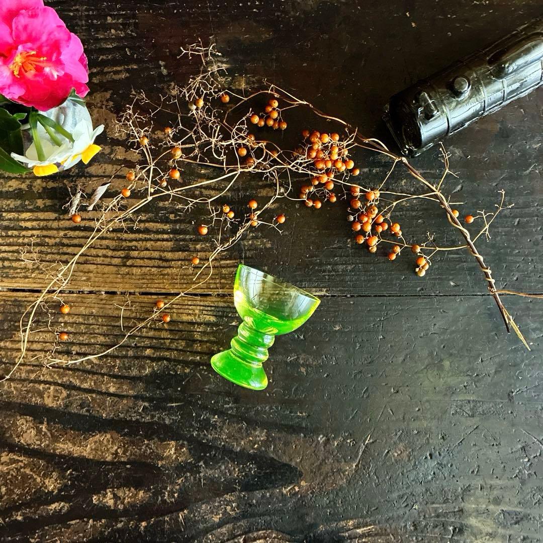 骨董　時代ガラス　希少カナリアイエロー　二重玉ステム　盃　酒器　ウラン１客限り