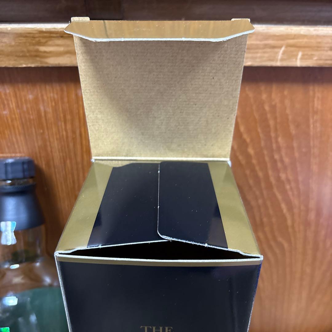 山崎18年の空瓶、箱