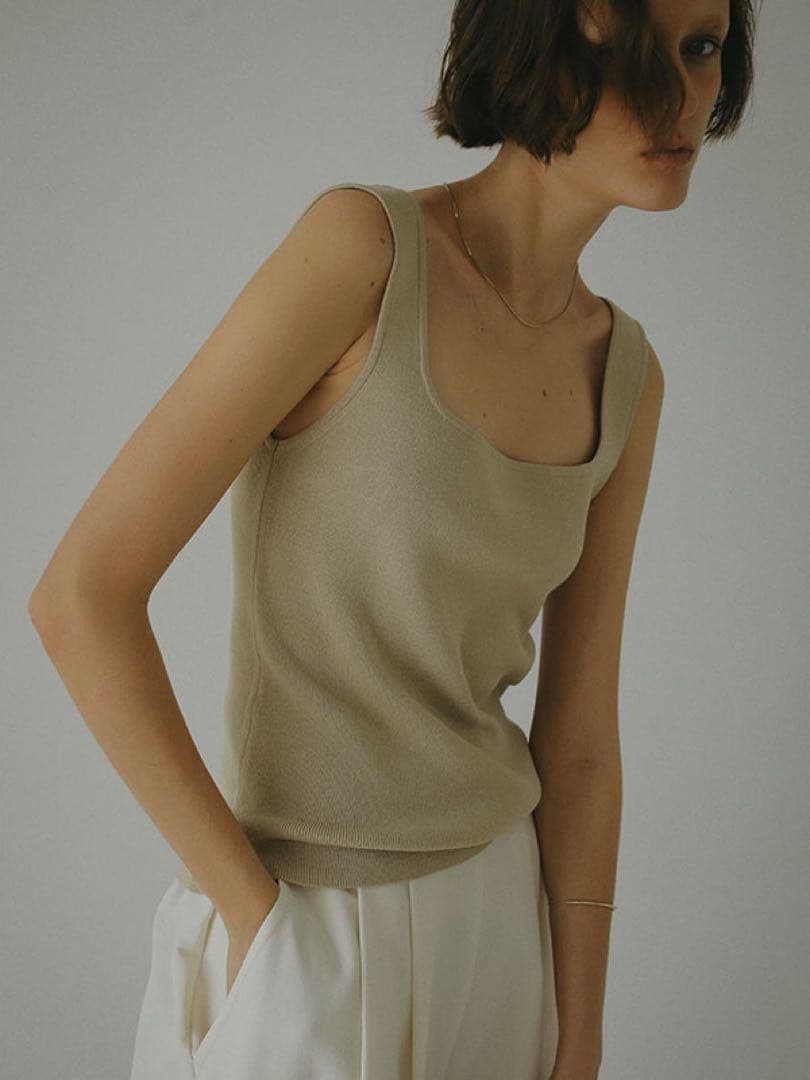 ETRE TOKYO / 新品・未使用 スクエアネックニットタンク　ベージュ