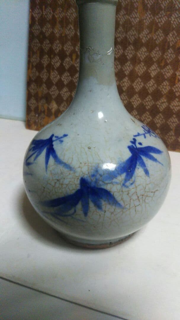 古い李朝の徳利のょうです