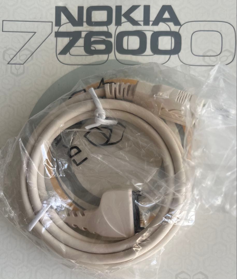 Y*A様 Nokia 7600 本体 ホワイト/ゴールド