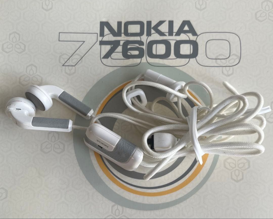 Y*A様 Nokia 7600 本体 ホワイト/ゴールド