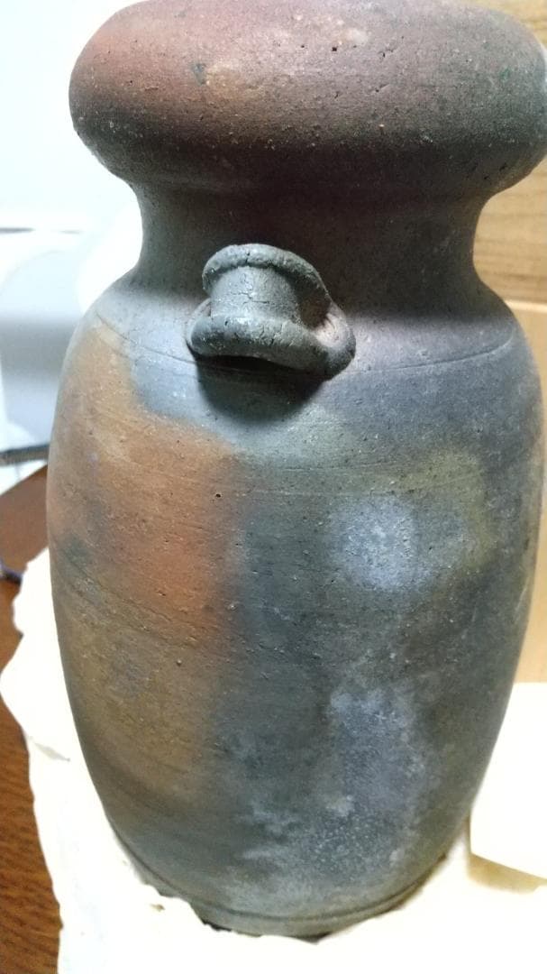 備前焼 「兼田志女子」造 花入　箱書き有木箱