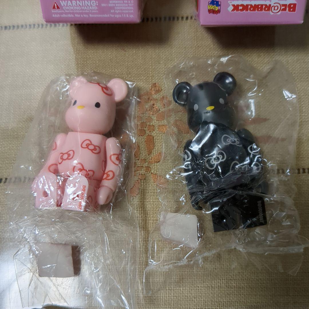 ベアブリックシリーズ9 　表裏CUTE HELLO KITTY　2体