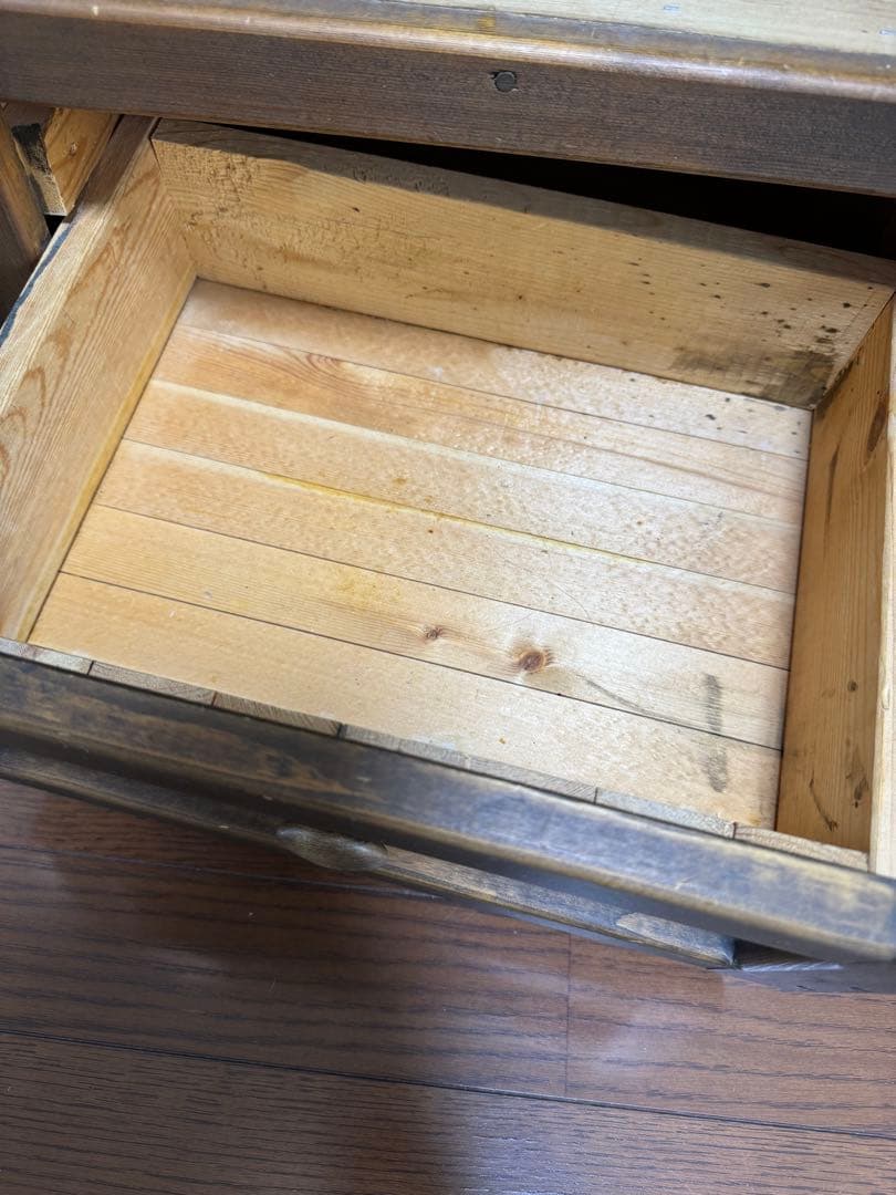 カントリー家具　木製扉付きキャビネット