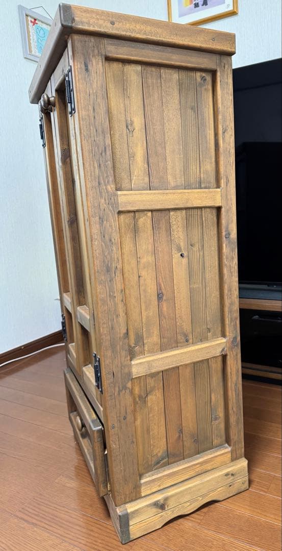 カントリー家具　木製扉付きキャビネット