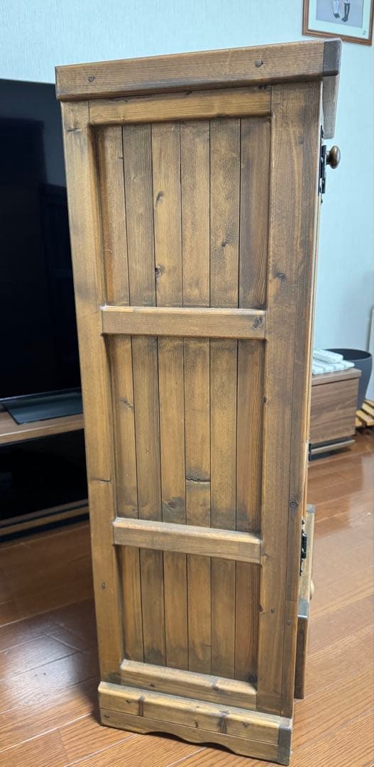 カントリー家具　木製扉付きキャビネット