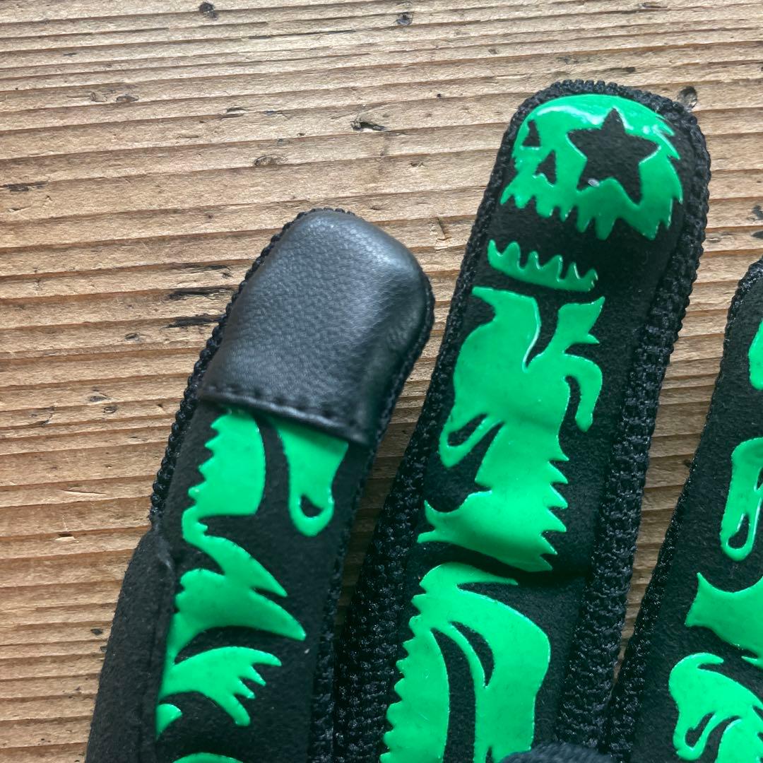 新品　サンタクルーズ x MxMxM スクリーミングハンドグローブ　黒緑