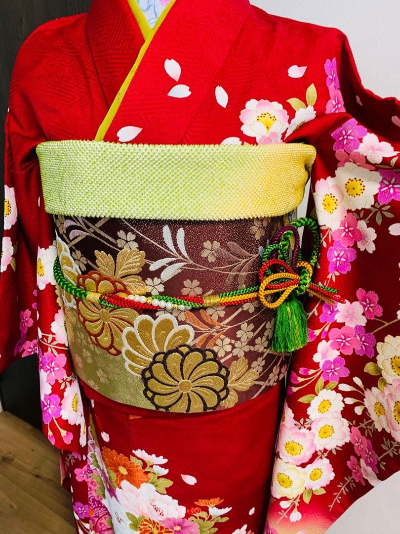 華やかな赤い振袖フルセット　花柄　正絹　美品　成人式