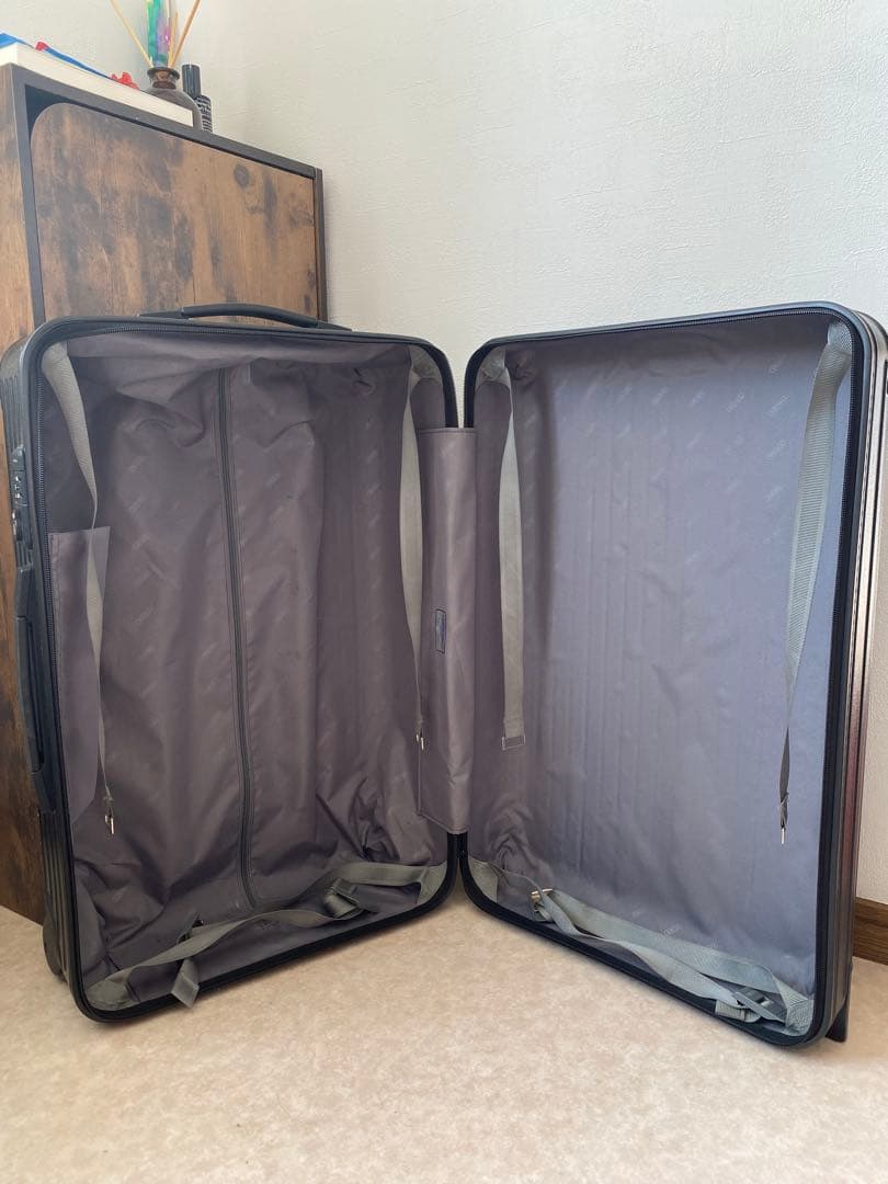 RIMOWA ブラック キャリーケース　63L
