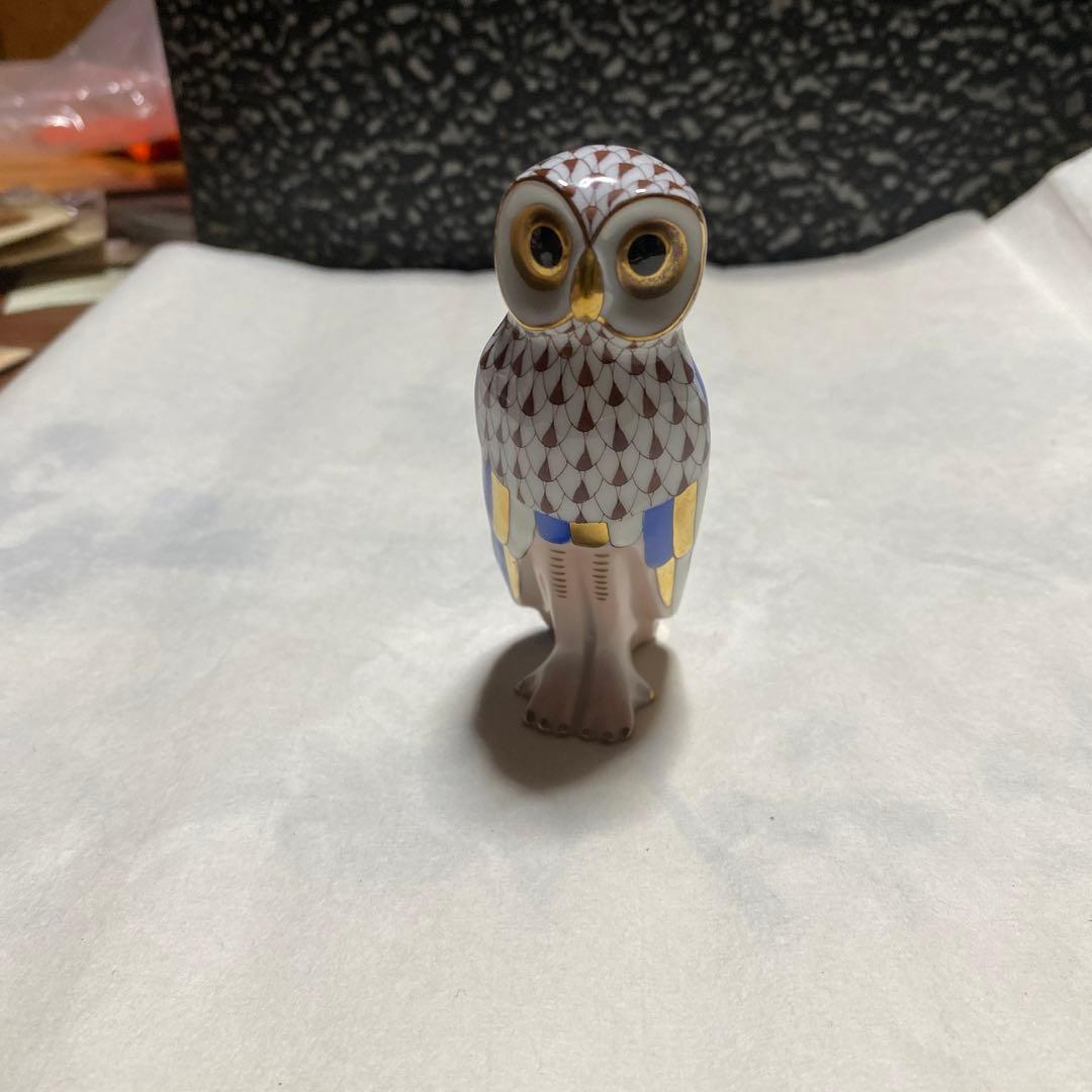 カラフルなフクロウの陶器置物