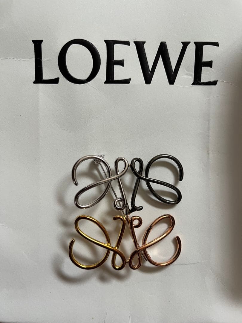 ロエベ　LOEWE ブローチ　4色