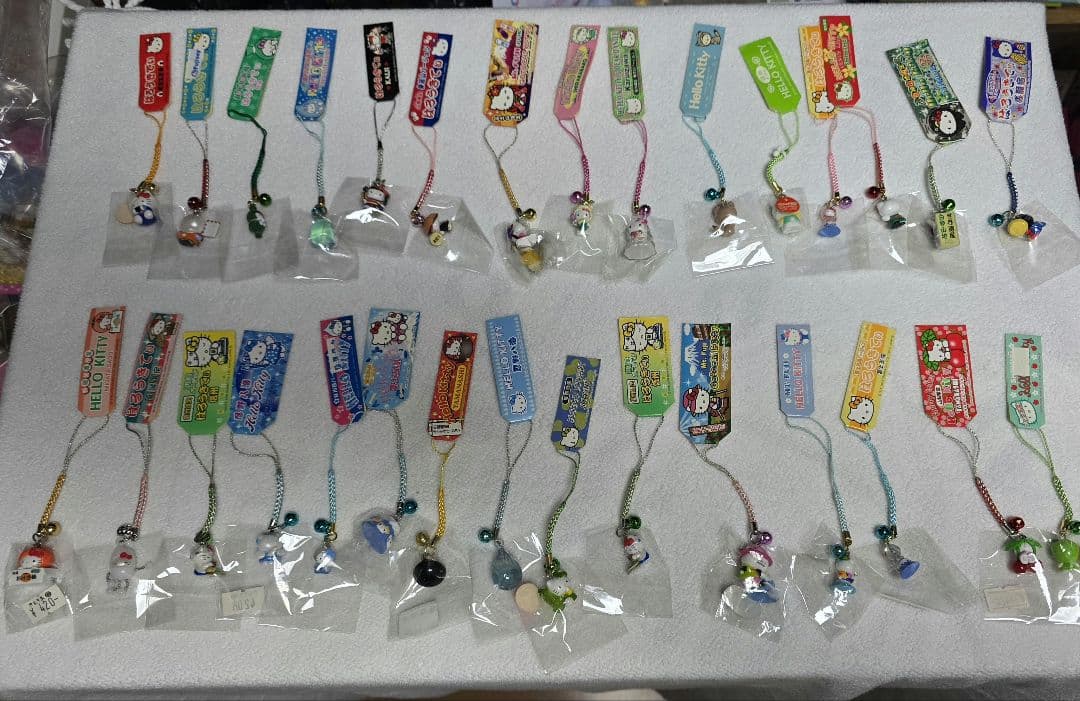 ハローキティ　根付けストラップ　約300個　まとめ売り