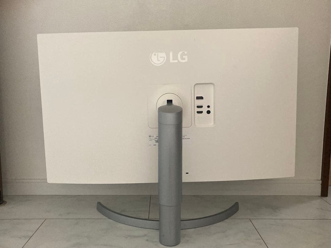 LG 31.5インチ大型フラット 4K ディスプレイ 32UN550-Wモニター