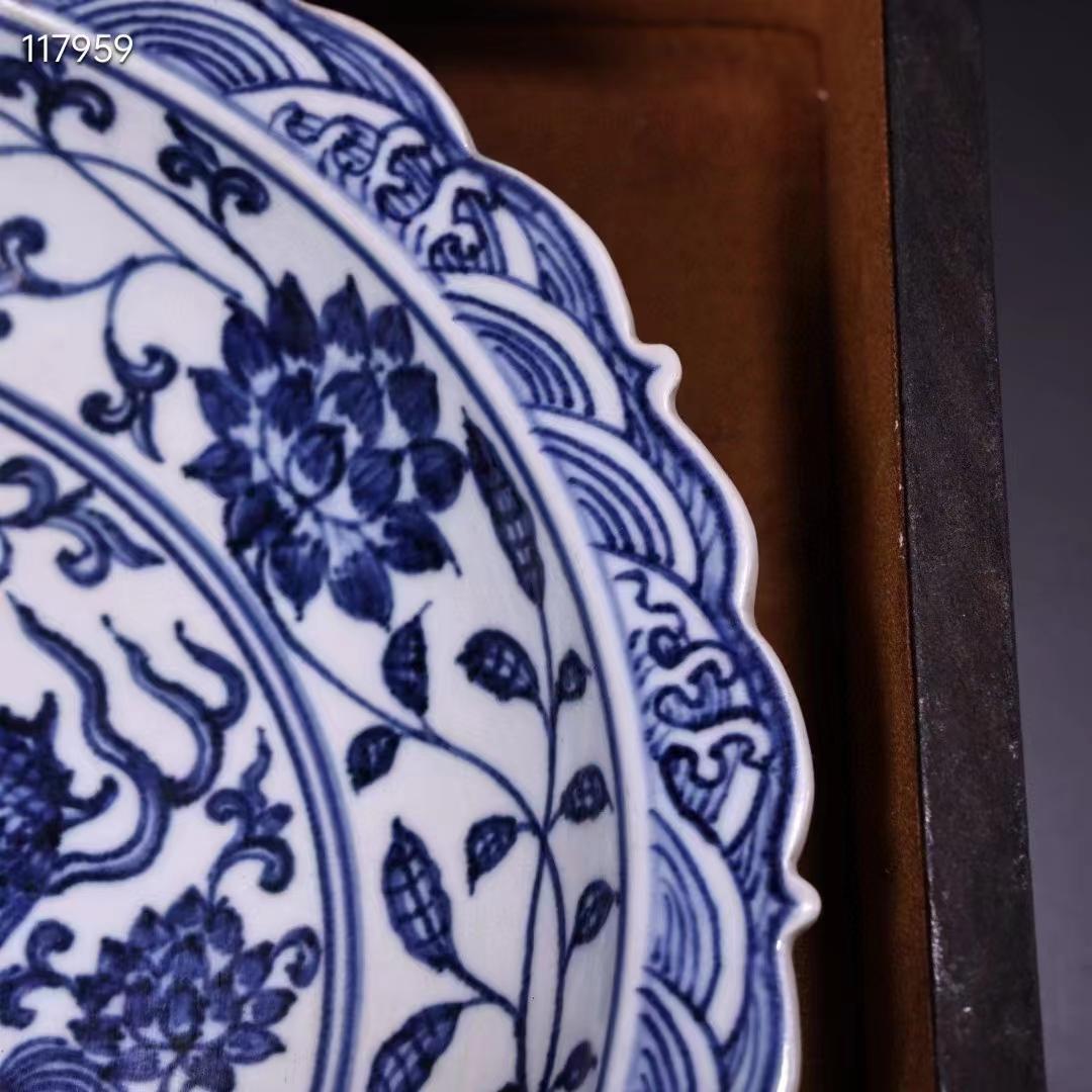 中国古美術・珍蔵收・藍釉青花龍図陶磁器皿・青花瓷器・陶芸・純手絵・文房置物