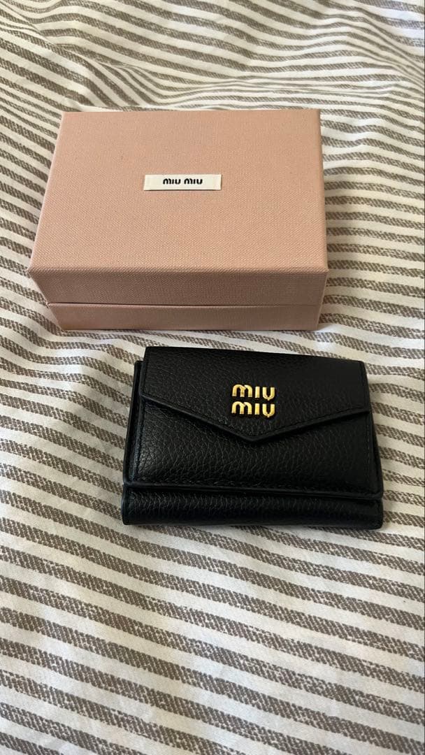miu miu ヴィッテロダイノレザー 財布