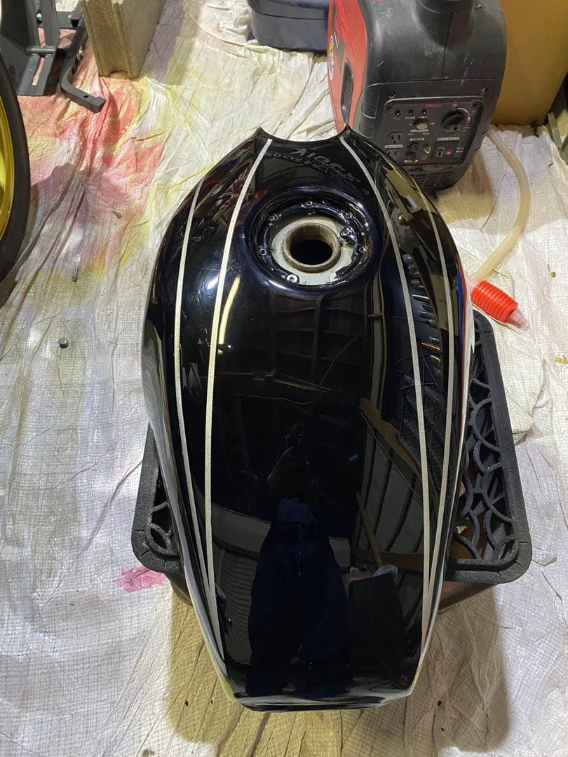 ゼファー400 タンク