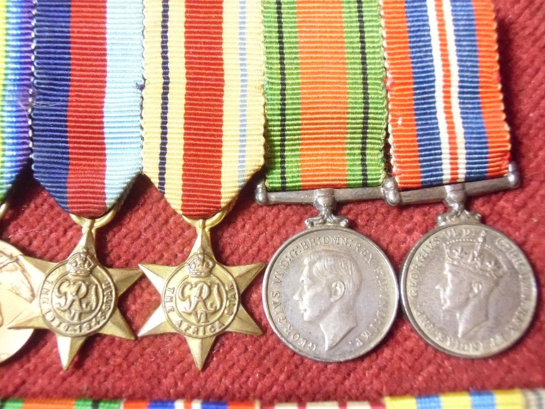 ＧＢイギリス軍/英軍＊夜会服・礼装用ミニチュア８連＆７連勲章セット（実物）