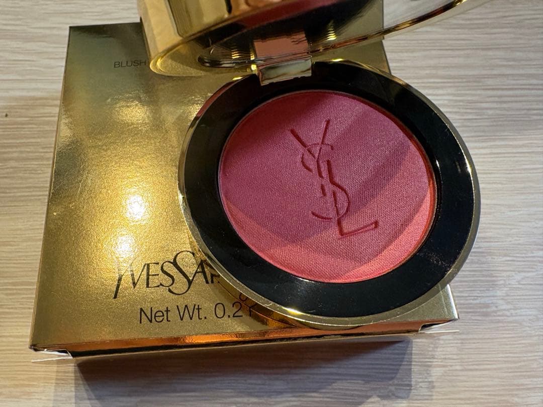 （新品）イヴ サンローラン　メイクミーブラッシュパウダー 93 レストレス ロゼ