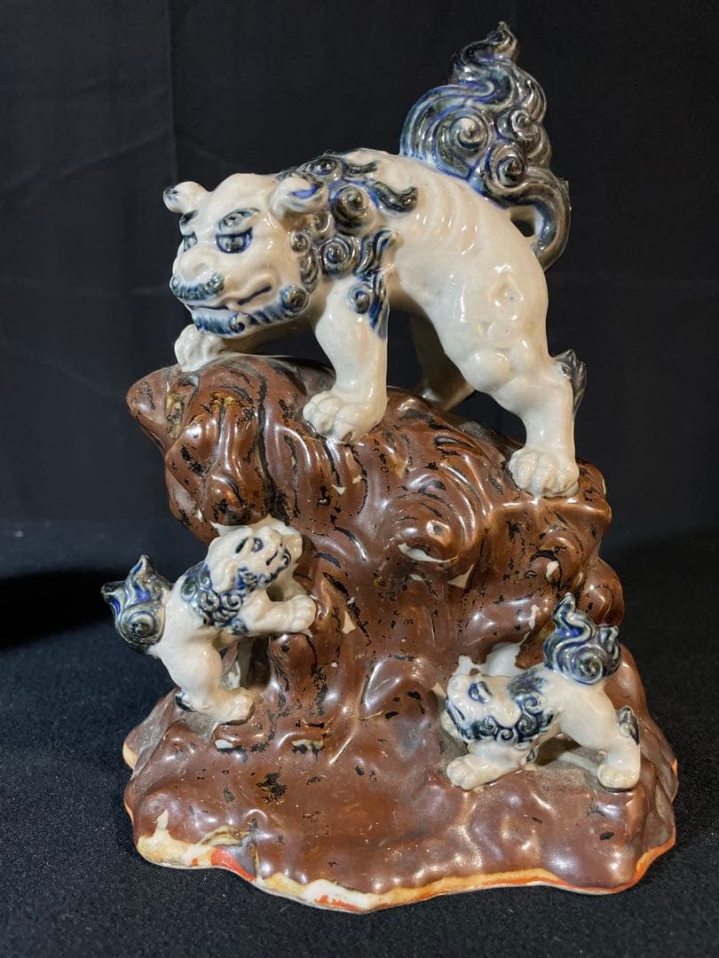 平戸焼 染付 獅子の子落とし 置物 / 陶器陶芸明治大学博物館特定コレクション