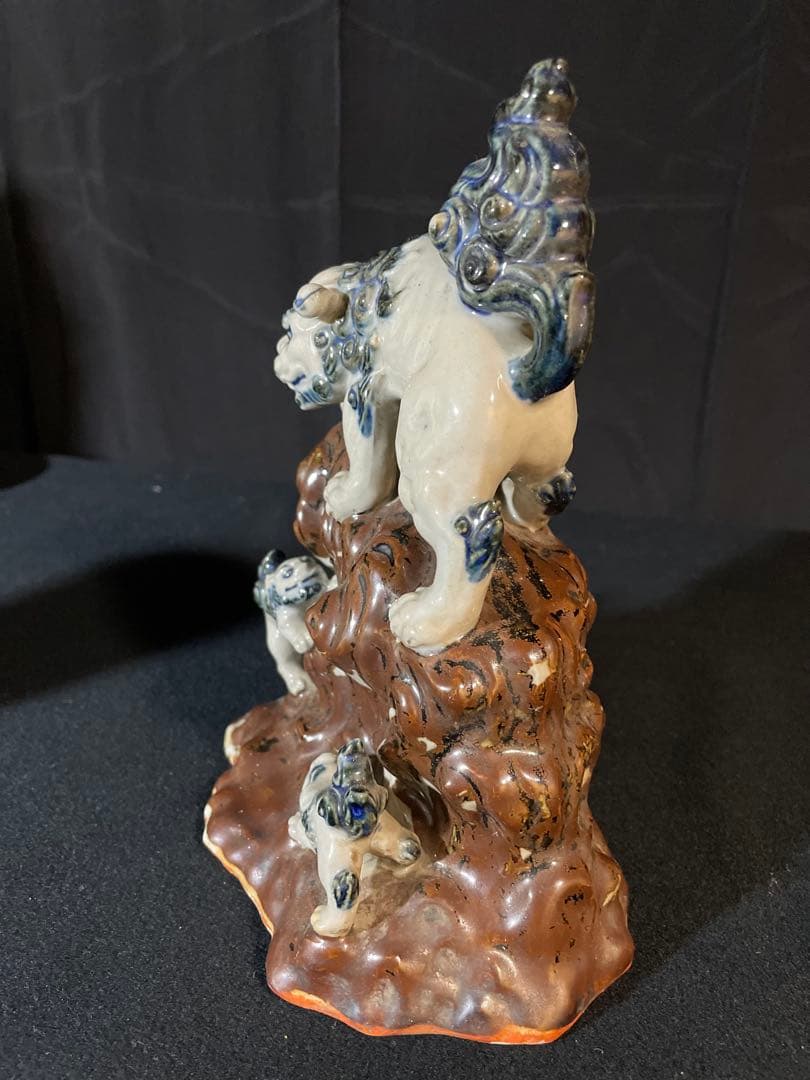 平戸焼 染付 獅子の子落とし 置物 / 陶器陶芸明治大学博物館特定コレクション