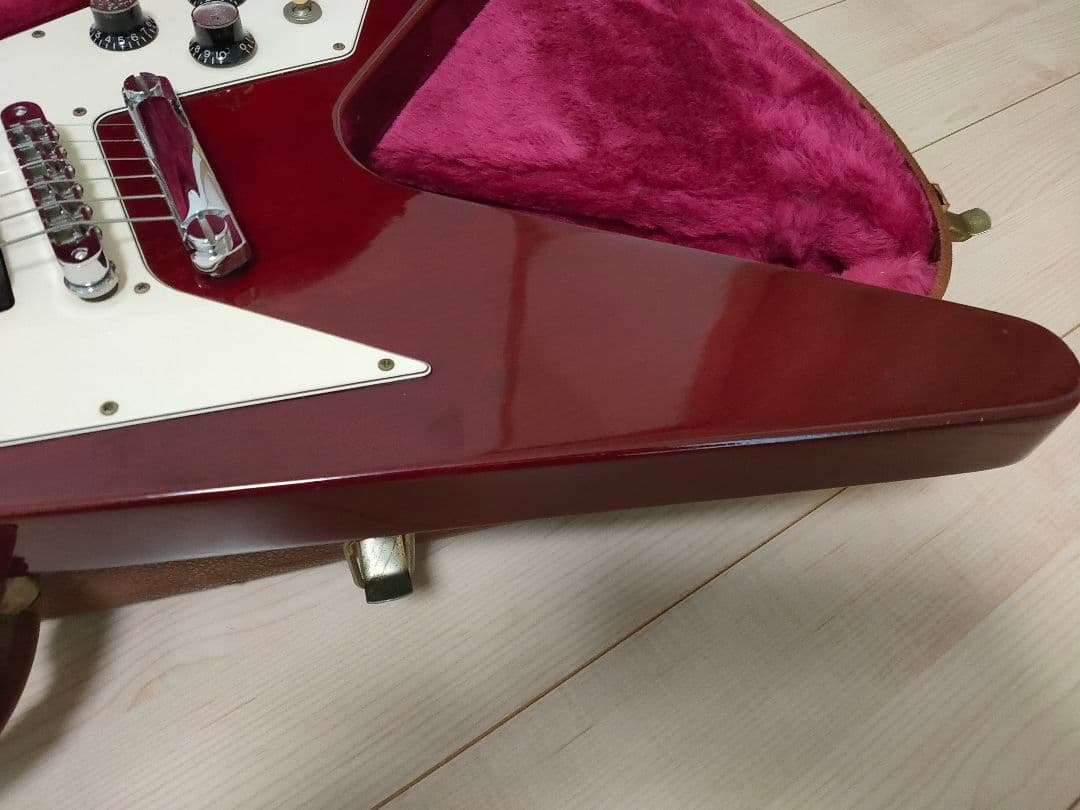 Gibson フライングV レッド ハードケース付き