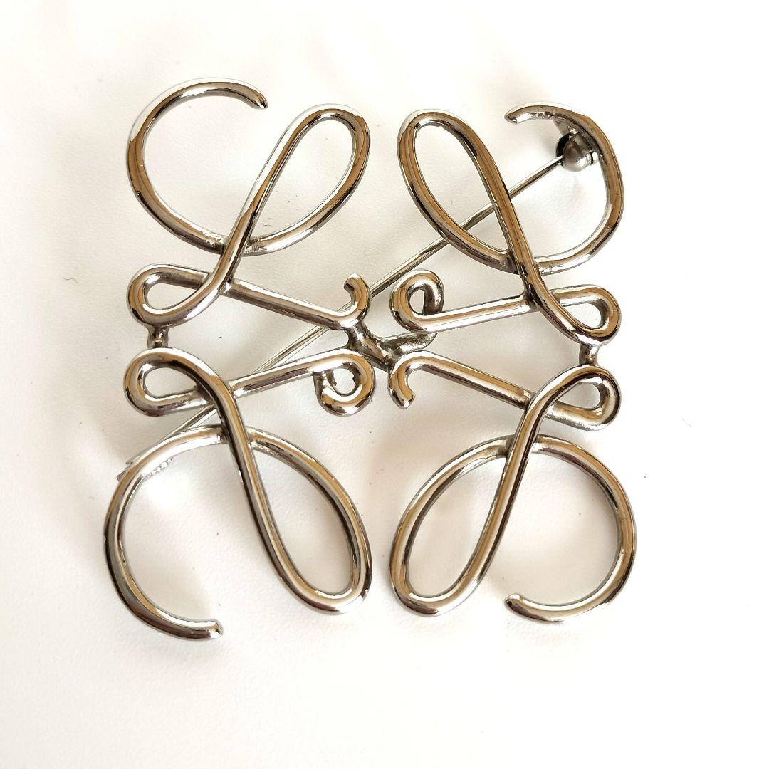 美品 ロエベ LOEWE アナグラム ブローチ シルバー