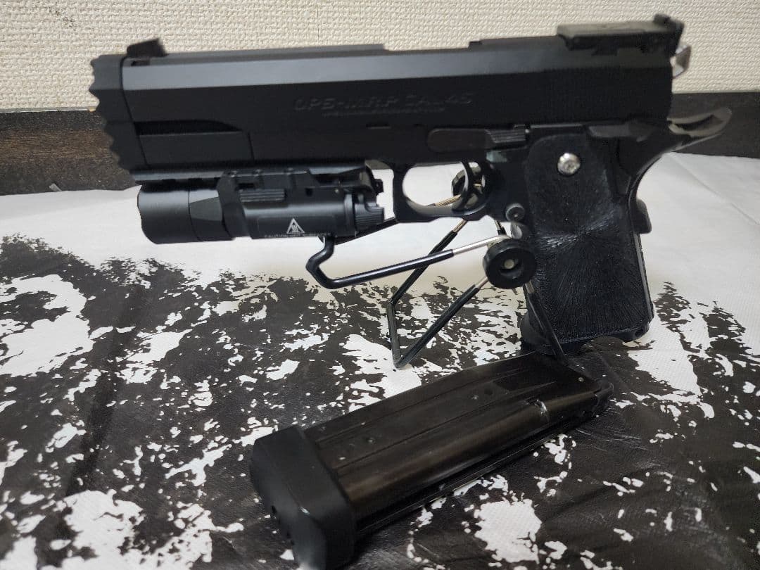 東京マルイ　ガスガン　 ハイキャパ5.1　ストライクカスタム　フラッシュライト付