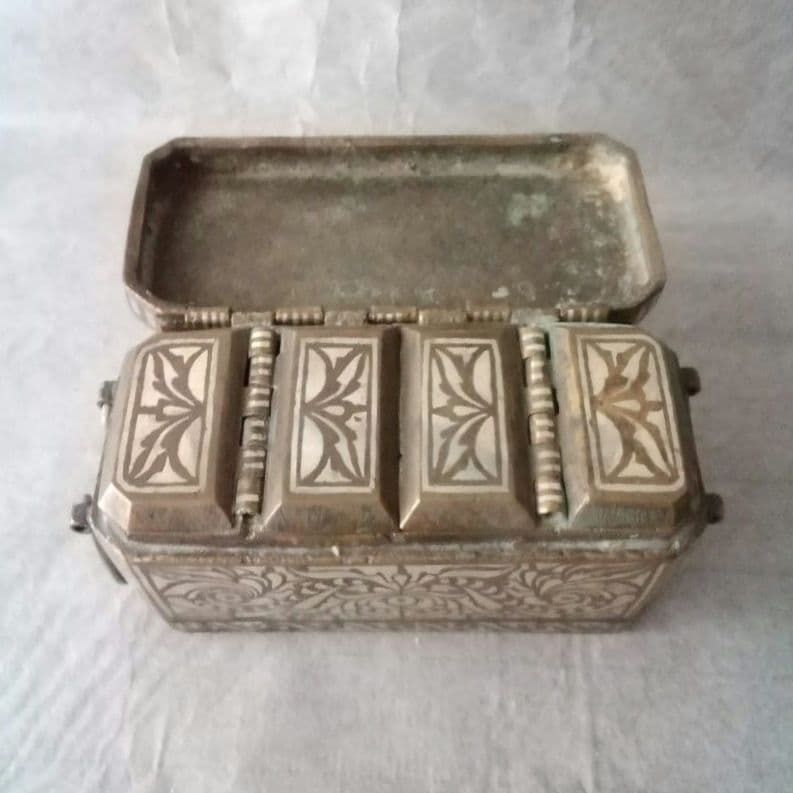 銀象嵌青銅ベタル箱、イスラム　フィリピン　ミンダナオ　アンティーク
