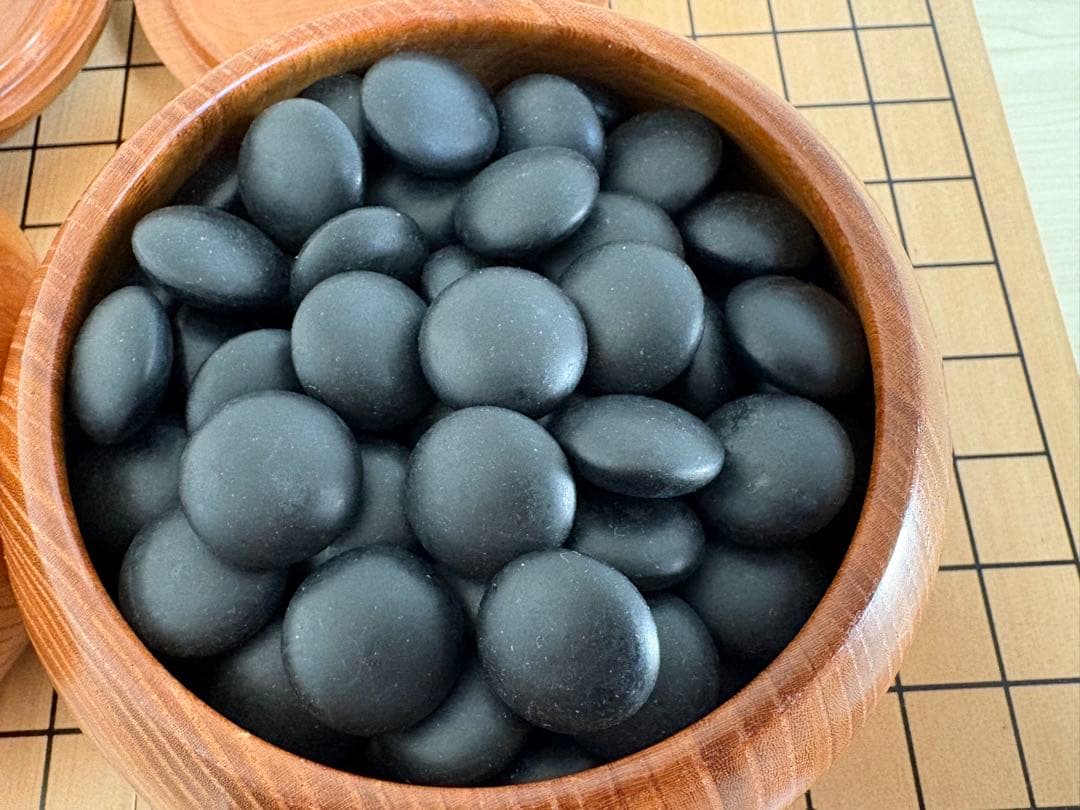 【囲碁】蛤碁石・那智黒石　４０号月印　桐箱付き