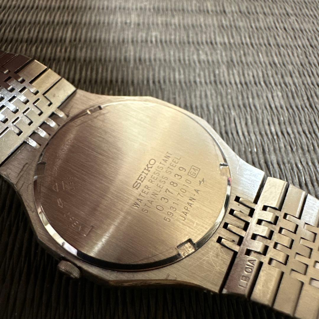 SEIKO クォーツ 腕時計 ダークブルー 稼動品　5931-7010