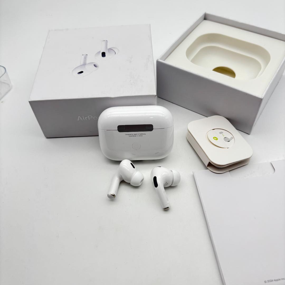 Apple AirPods Pro 本体と充電ケース
