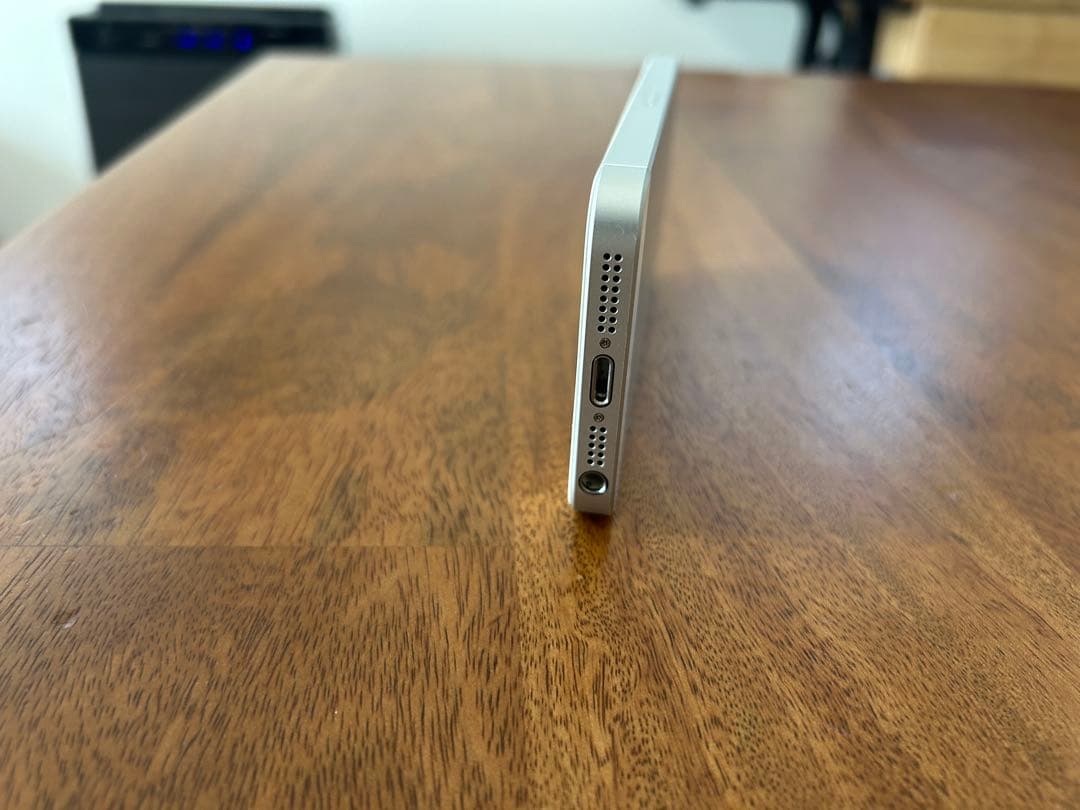 Apple iPhone SE 第一世代　シルバー 本体